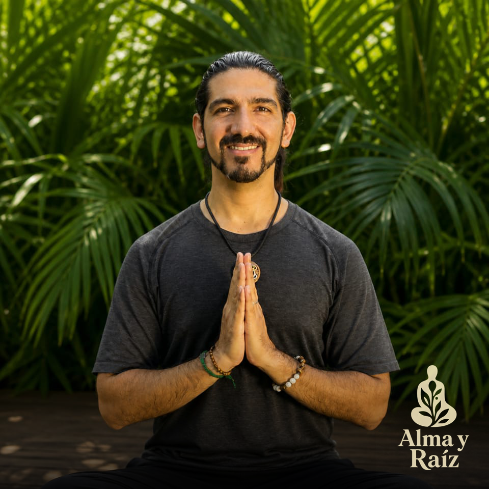 Alex, facilitador de vinyasa, breathwork, ice bath y sound healing