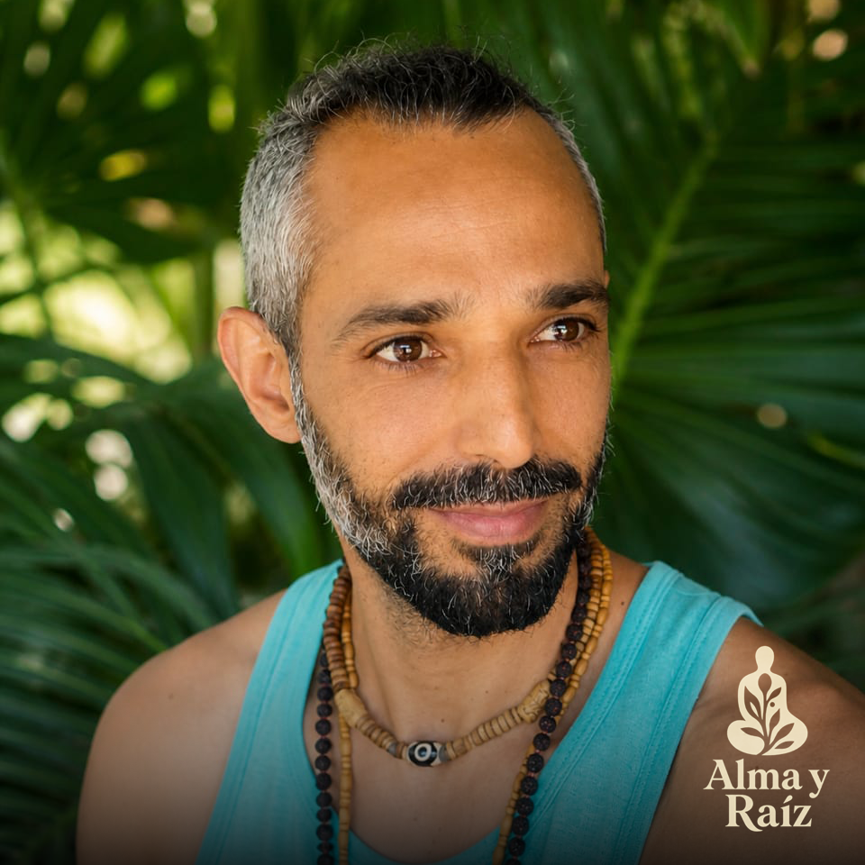 Eduardo, facilitador de Animal Flow, movilidad y equilibrio